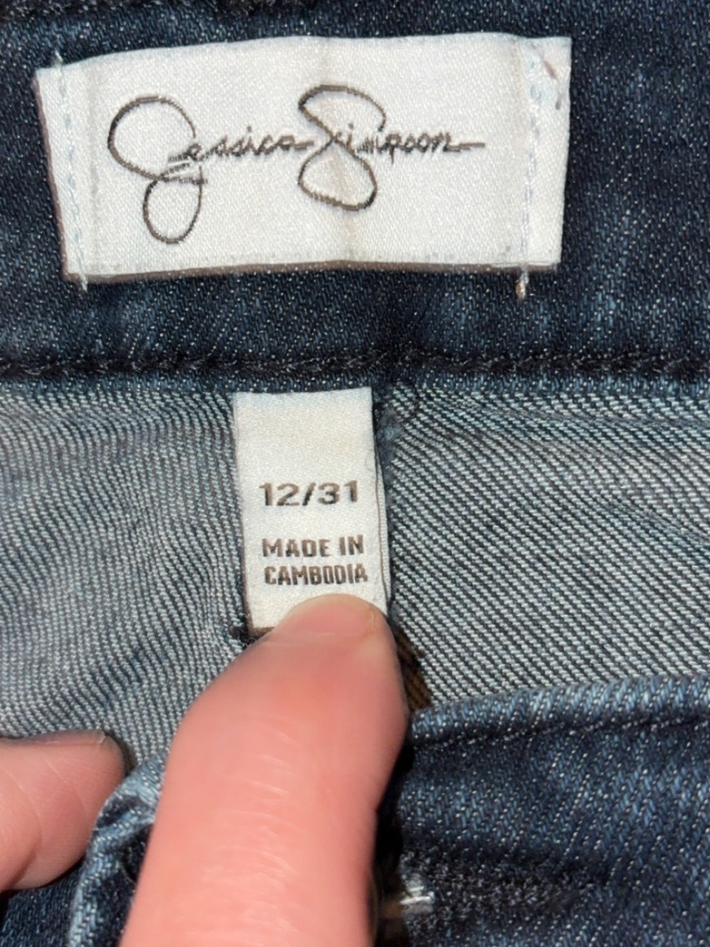 Jessica Simpson Dark Wash Flare Jeans Size 12/31 Classic Denim - Picture 2 of 3